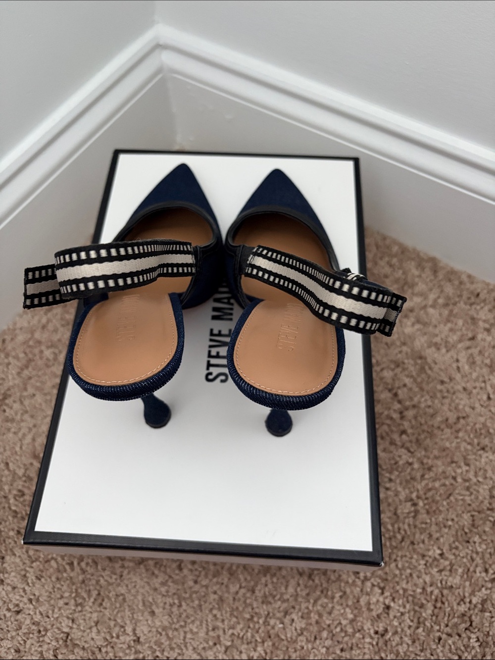 Steve Madden Navy Pointed Slingback Heels with Contrast Strap - Picture 3 of 4